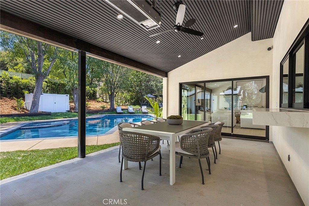 Covered outdoor dining terrace